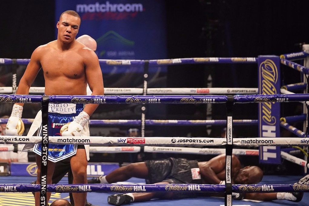 Vo si phai tho oxy sau khi bi knock-out hinh anh