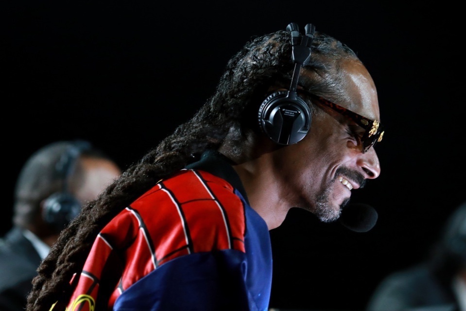 Rapper Snoop Dogg binh luan tran dau cua Mike Tyson hinh anh