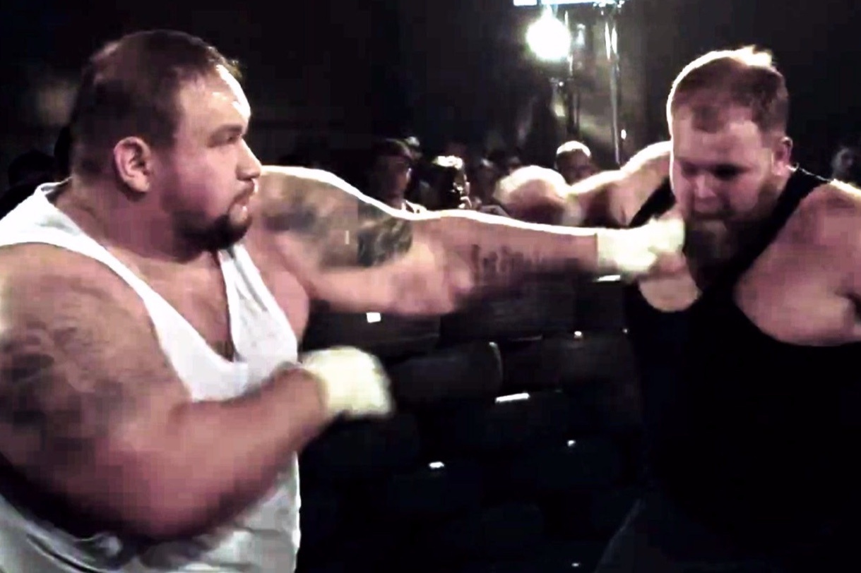 Tran dau cua 2 vo si co tong trong luong 371 kg hinh anh