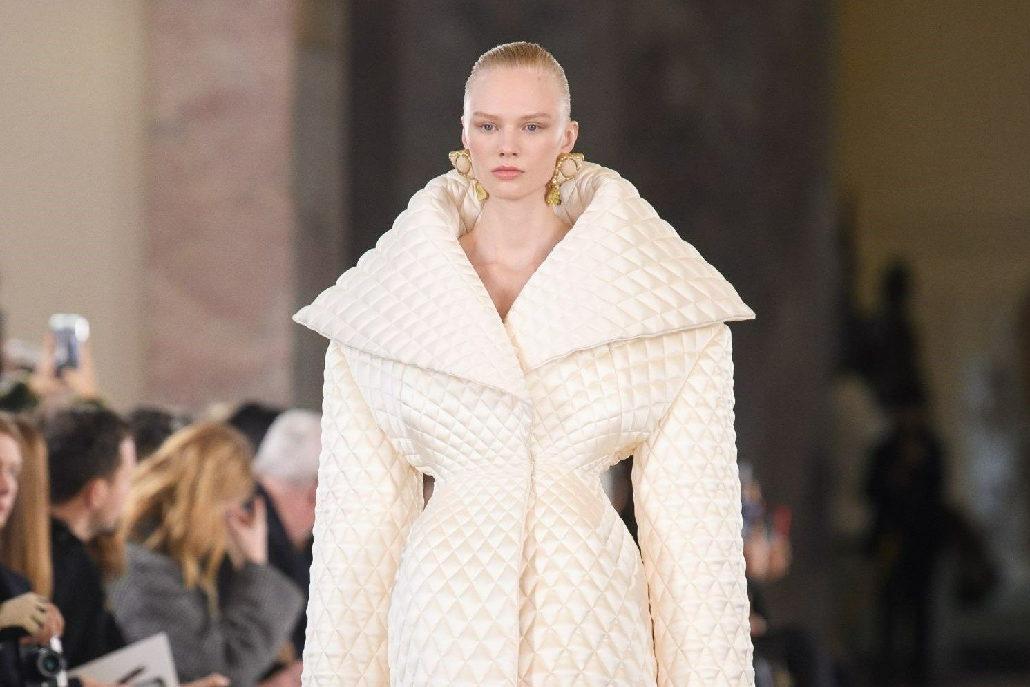 Chon loc duoc gi tu Haute Couture 2023 hinh anh