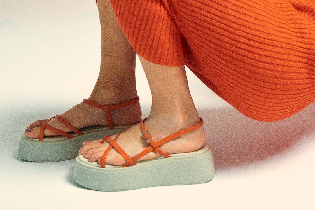 Nhung kieu giay dep thanh trend mua he 2023 hinh anh