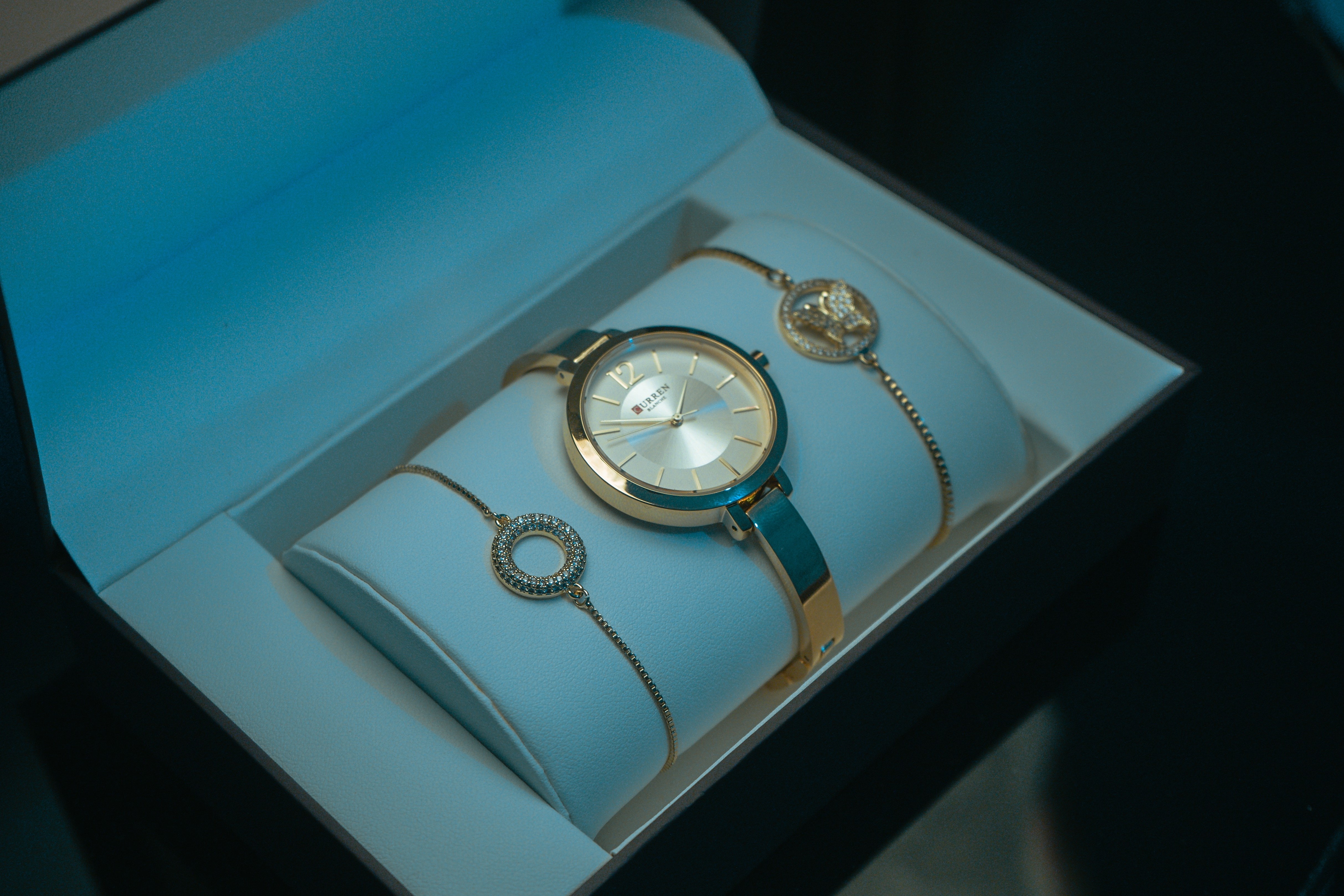 Nhan biet dong ho gia hinh anh