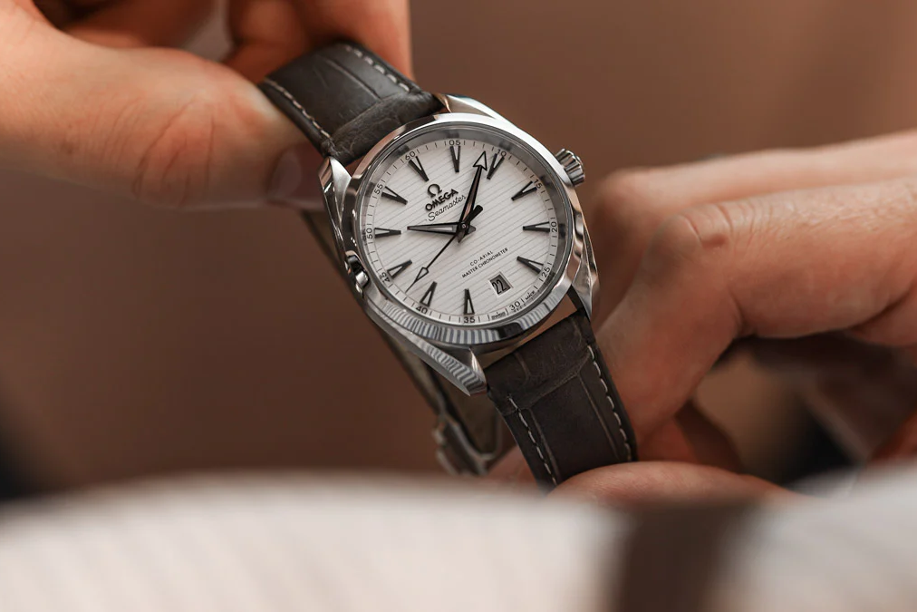 Can biet dieu gi khi bat dau choi dong ho cu hinh anh