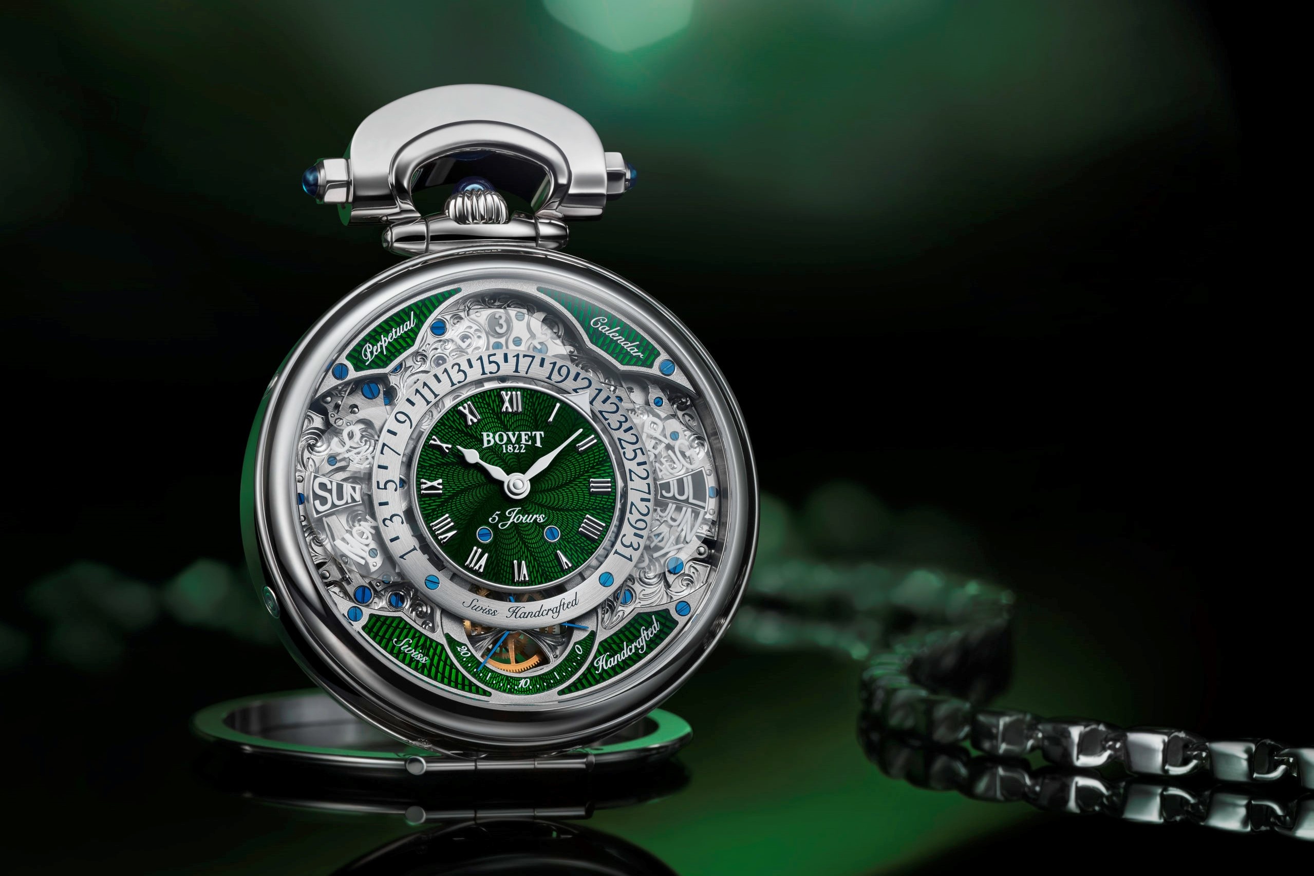 Nhung chiec dong ho dieu khac thu cong tinh xao hinh anh