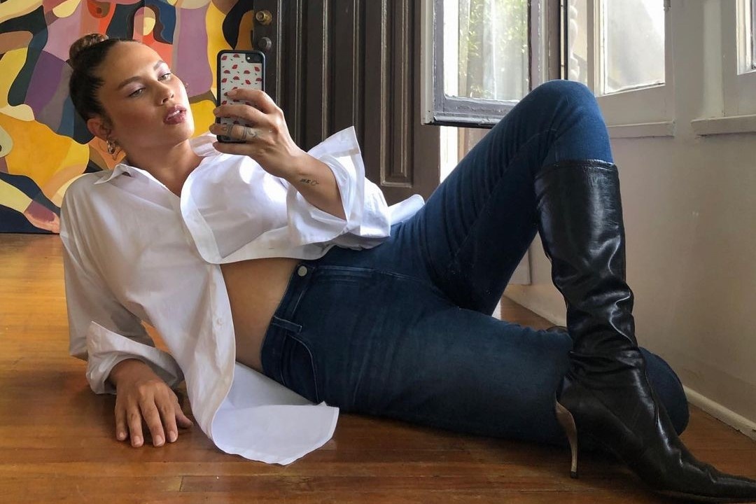 Phoi jeans bo sat hop mot he 2023 hinh anh