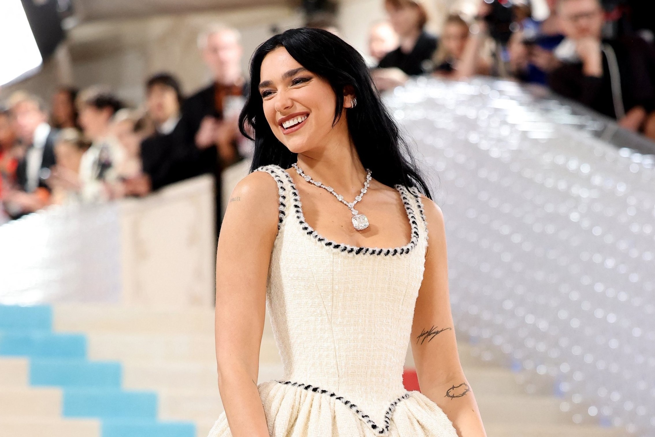 Nhung mau trang suc toa sang tai Met Gala 2023 hinh anh