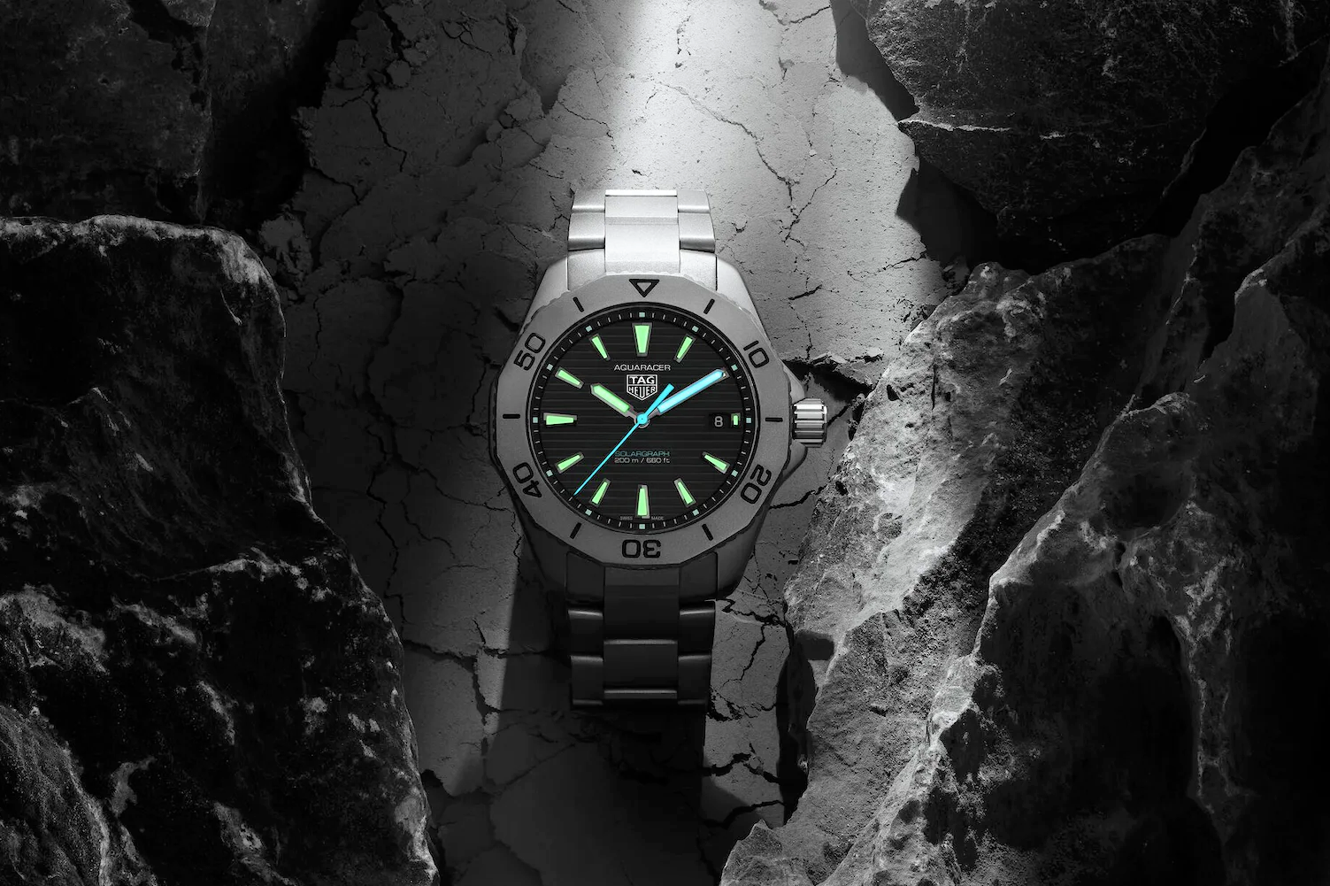 Nhung mau dong ho chay bang nang luong mat troi hinh anh