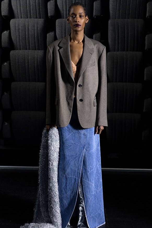 chan vay jean anh 15