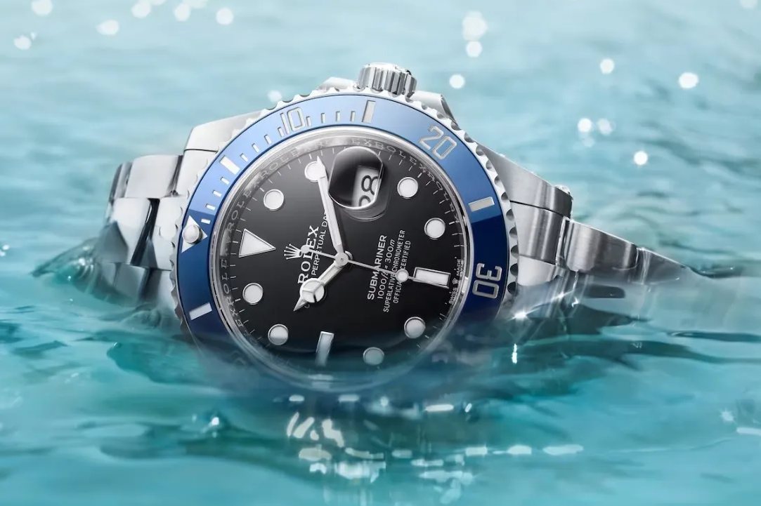 Nhung mau dong ho ket hop voi tu do he 2023 hinh anh