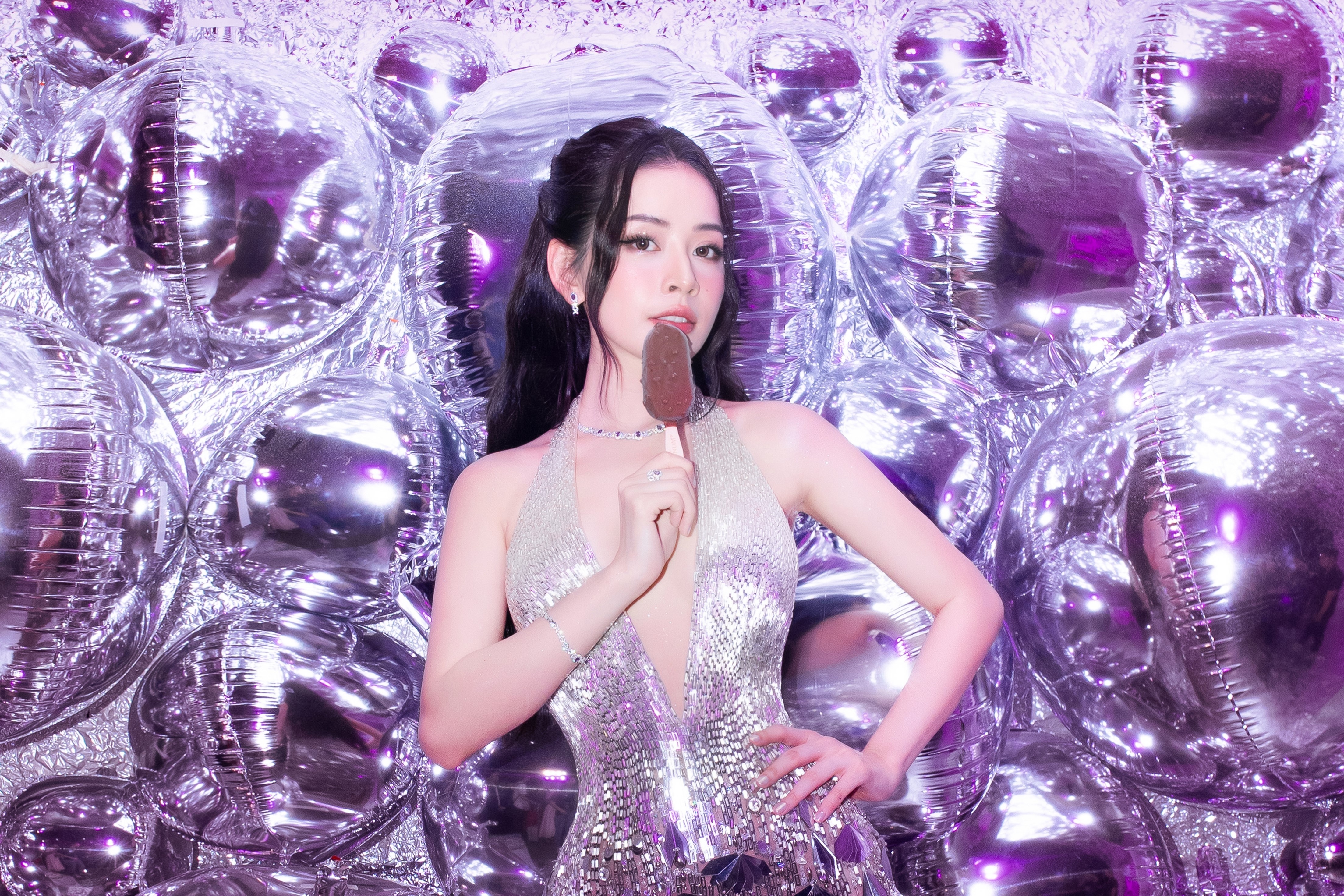 Magnum chao don Chi Pu lam dai su thuong hieu hinh anh