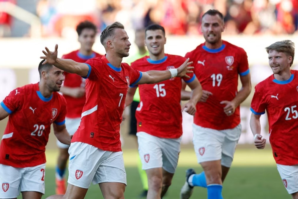 áo thi đấu euro 2024,  trang phục bóng đá,  trang phục thi đấu,  bóng đá châu Âu  ảnh 14 ao thi dau euro 2024,  trang phuc bong da,  trang phuc thi dau,  bong da chau Au anh 14
