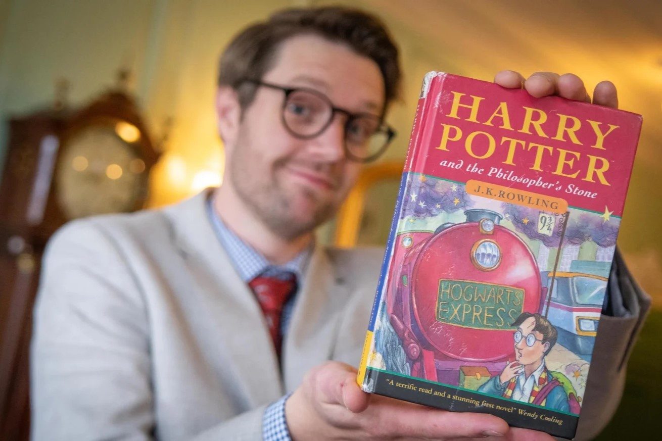 bìa harry potter đầu tiên,  harry potter,  bìa truyện harry potter,  Bìa truyện Harry Potter,  sotheby's ảnh 4 bia harry potter dau tien,  harry potter,  bia truyen harry potter,  Bia truyen Harry Potter,  sotheby's anh 4