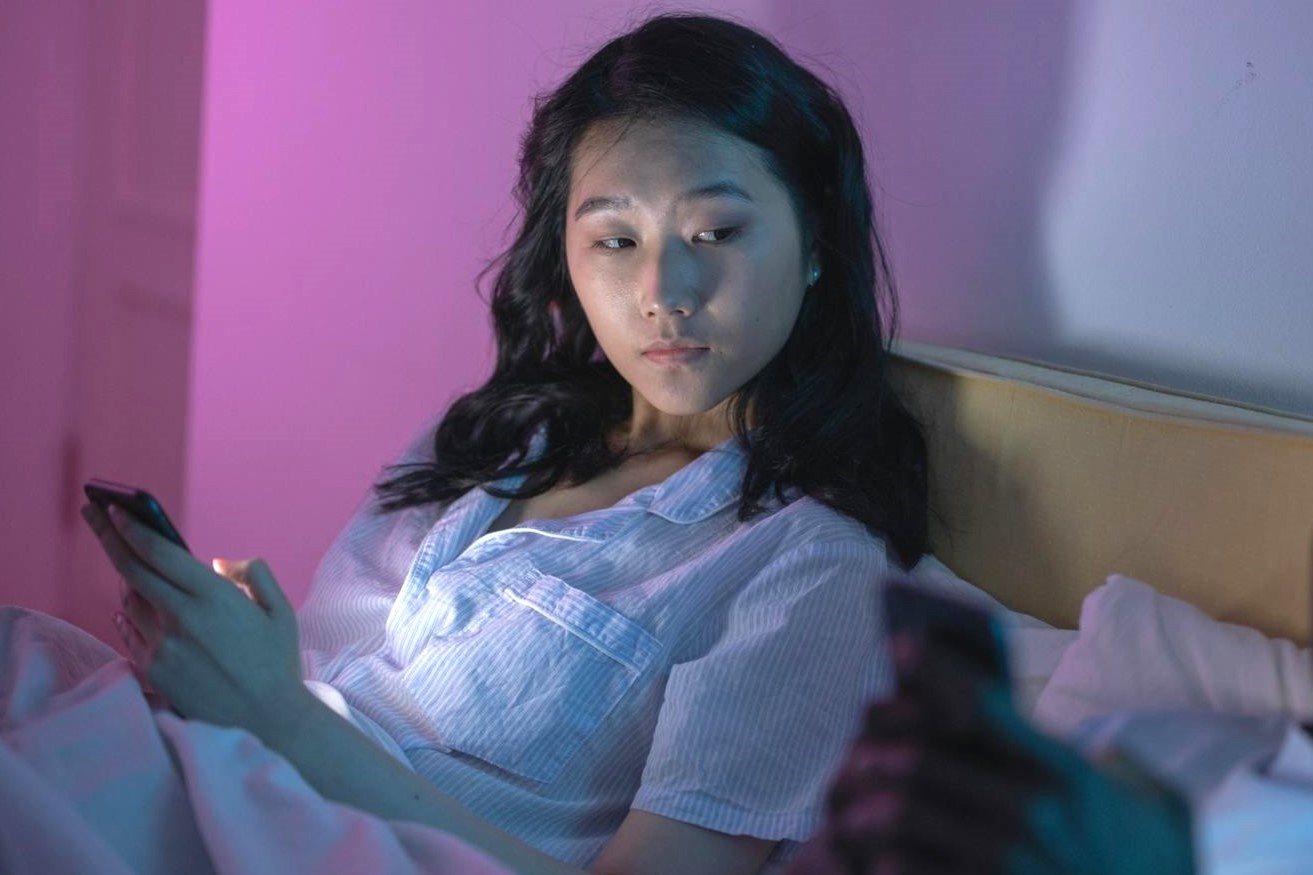 Duoc hay mat khi xem len dien thoai cua nguoi yeu? hinh anh