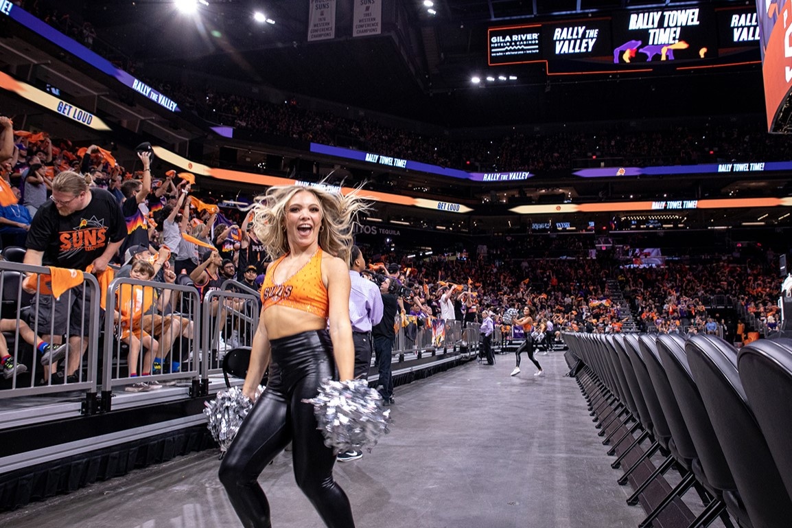 hoat nao vien nba,  NBA la gi,  dong tien dong phuc,  luong thap,  cheerleader la gi anh 13