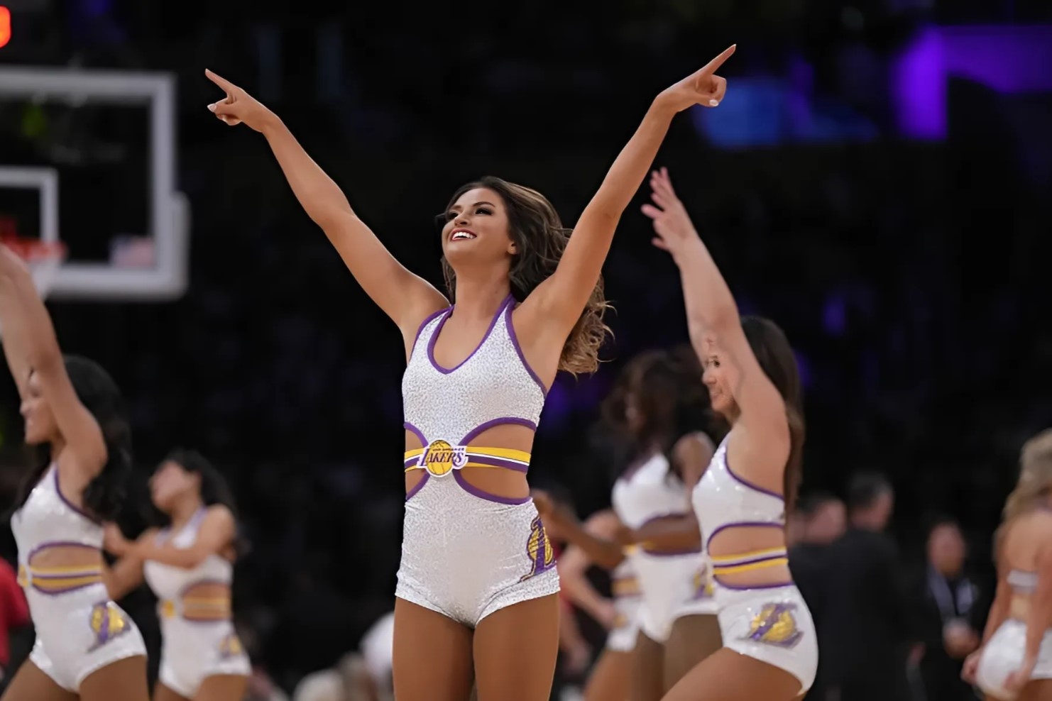 hoạt náo viên nba, NBA là gì, đóng tiền đồng phục, lương thấp, cheerleader là gì ảnh 9 hoat nao vien nba, NBA la gi, dong tien dong phuc, luong thap, cheerleader la gi anh 9