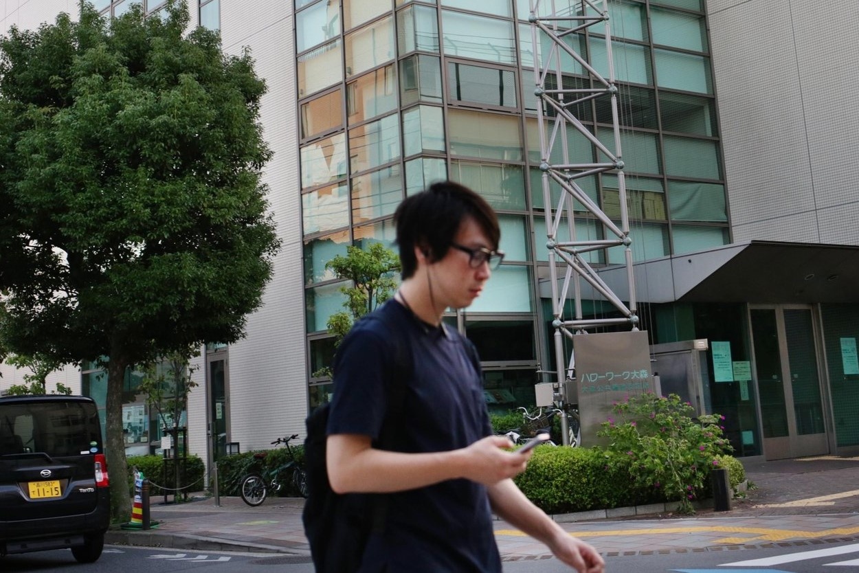 Ly do nguoi tre mac chung 'roi loan tien bac' hinh anh