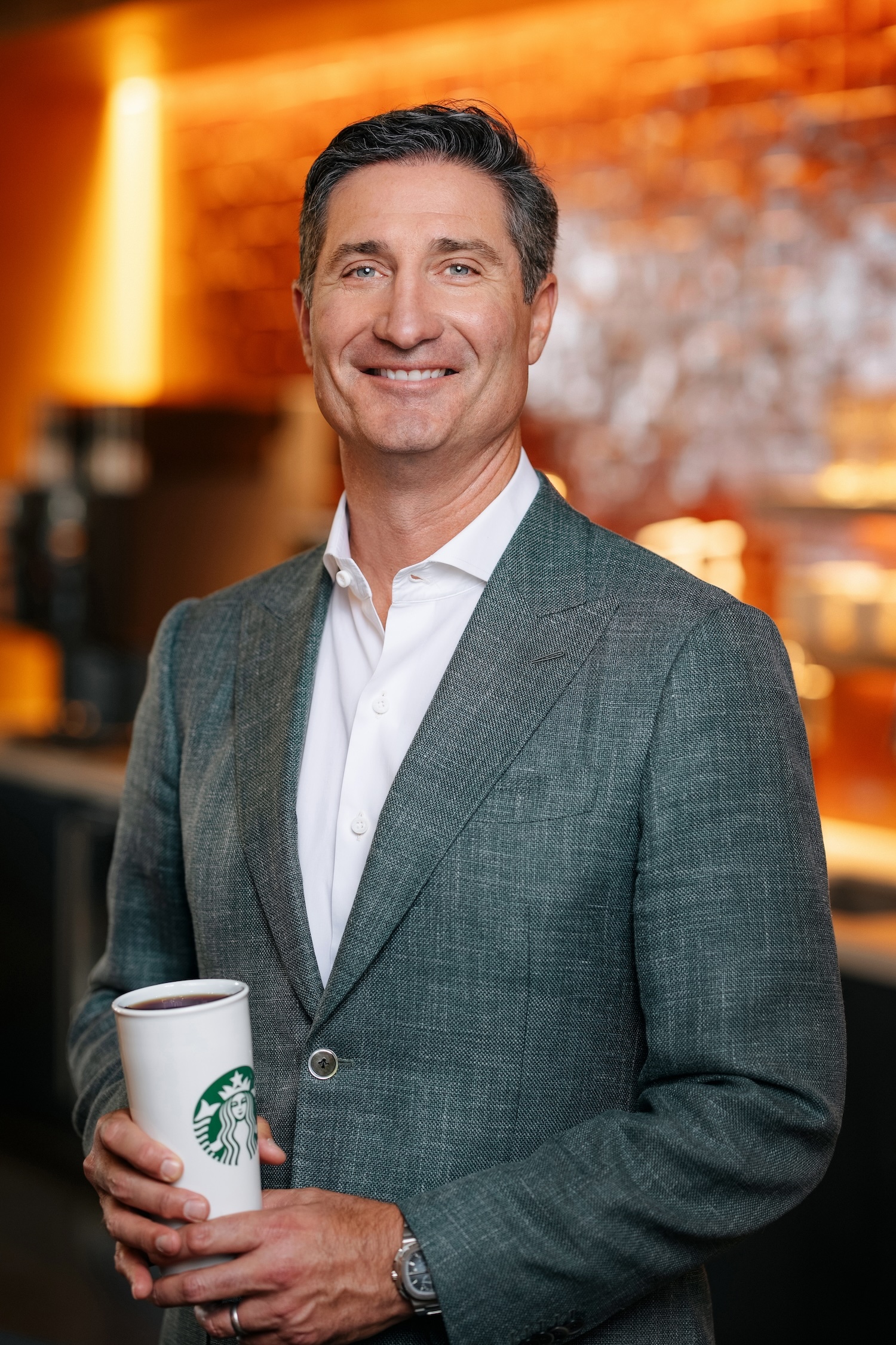 Brian Niccol,  CEO Starbucks,  Starbucks tphcm,  Starbucks ha noi, i know what to do anh 2