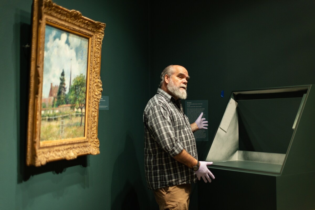 chuyen tac pham nghe thuat anh 1