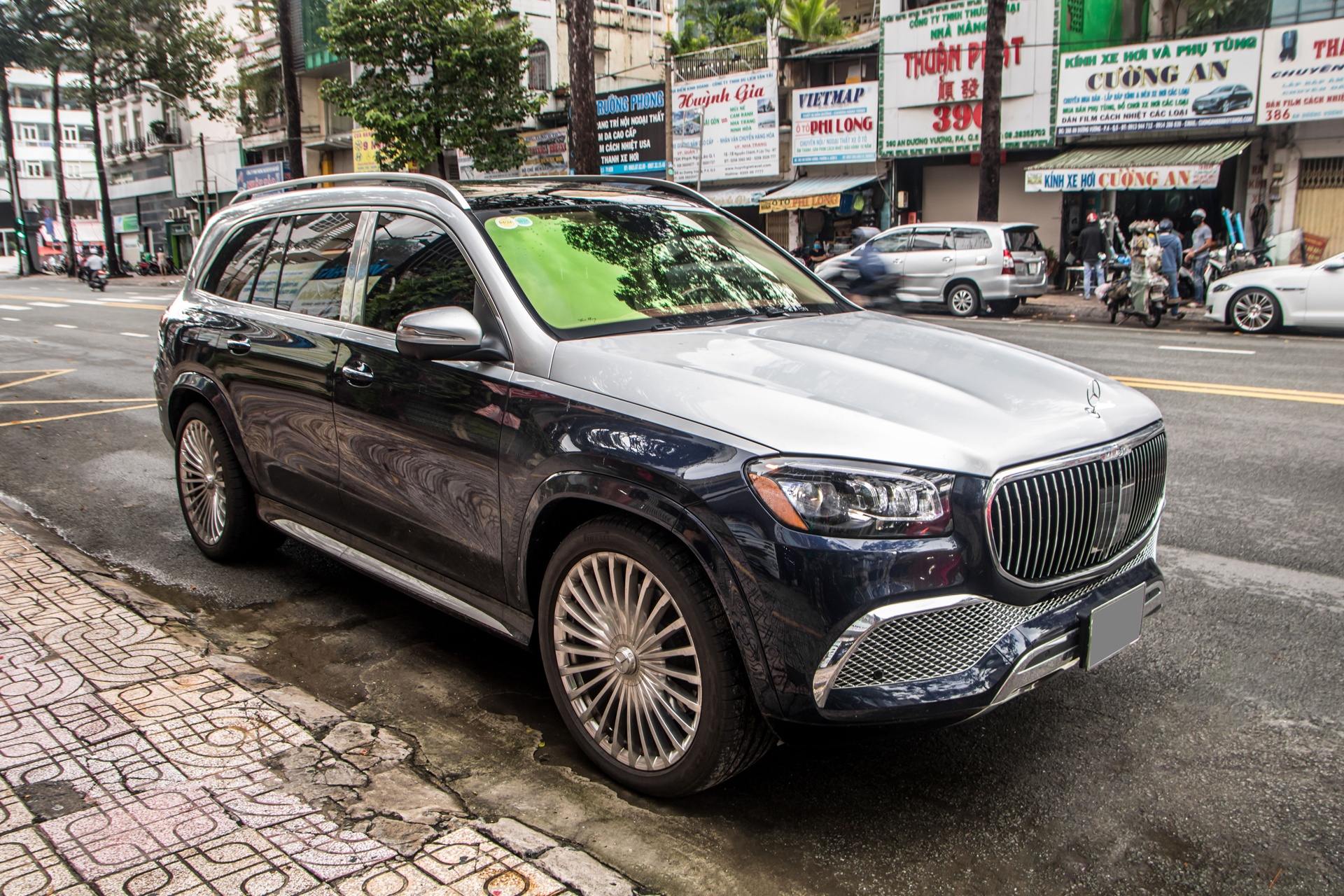 Mercedes-Maybach GLS 600 xuat hien tren duong pho TP.HCM hinh anh