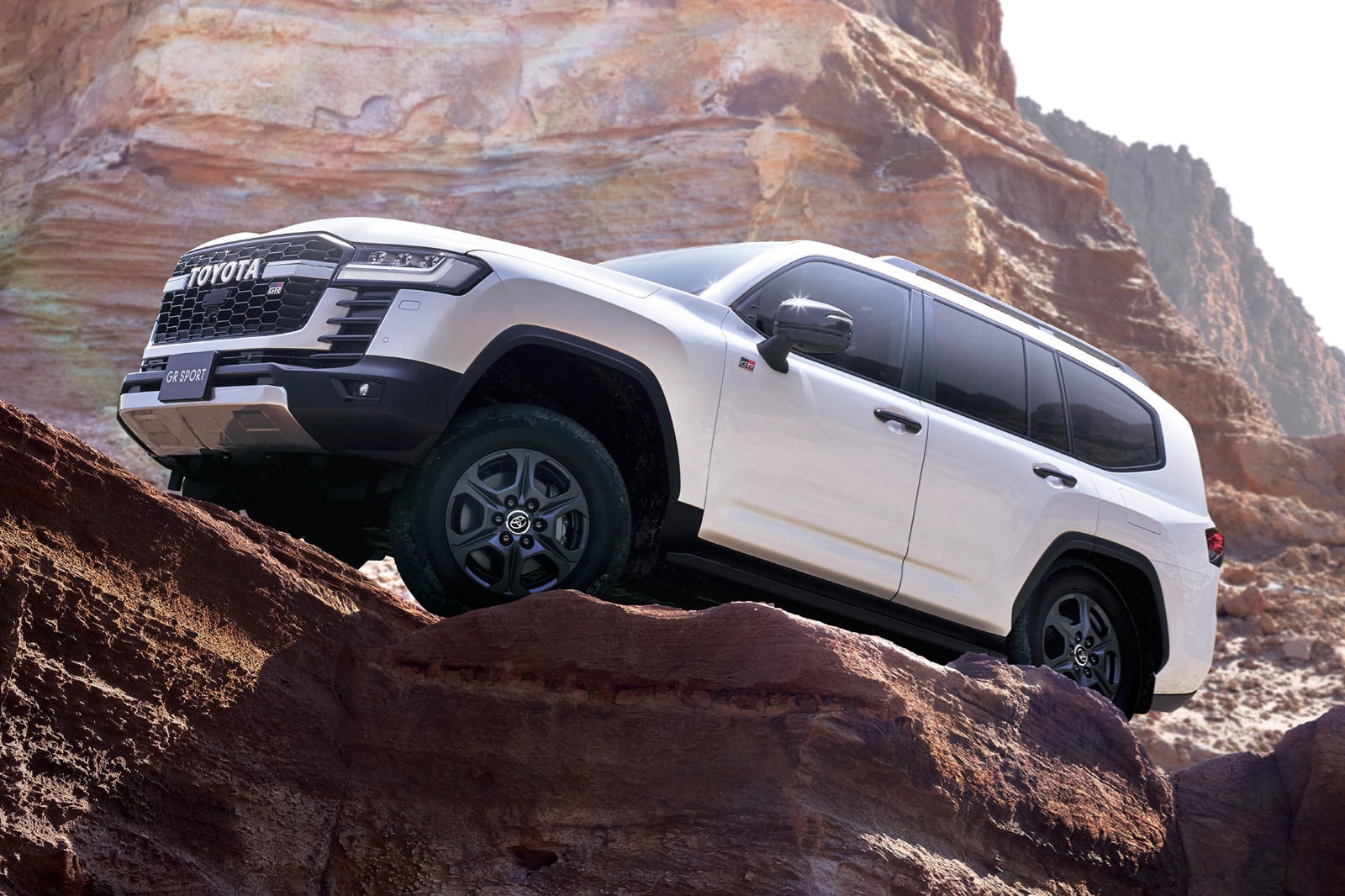 Viec san xuat Toyota Land Cruiser lai bi dinh tre hinh anh