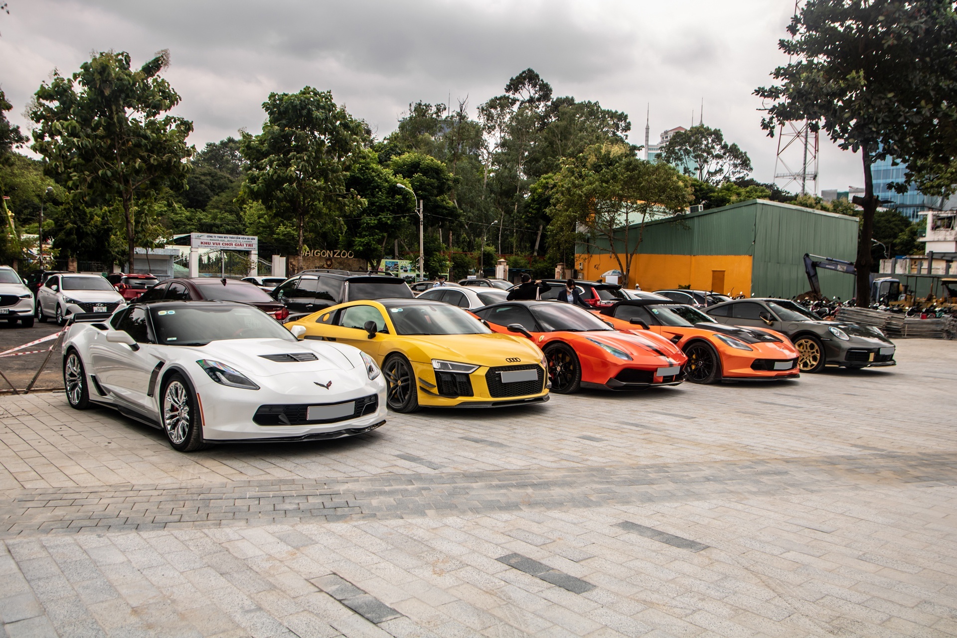 Buoi offline sieu xe dau tien tai TP.HCM hau noi long gian cach xa hoi hinh anh