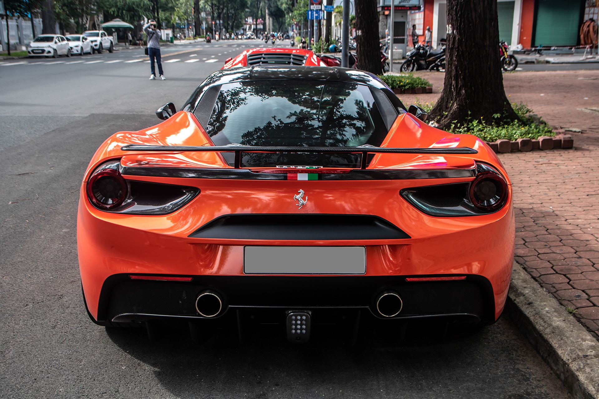 errari 488 GTB cua Hoa hau Ao dai anh 6