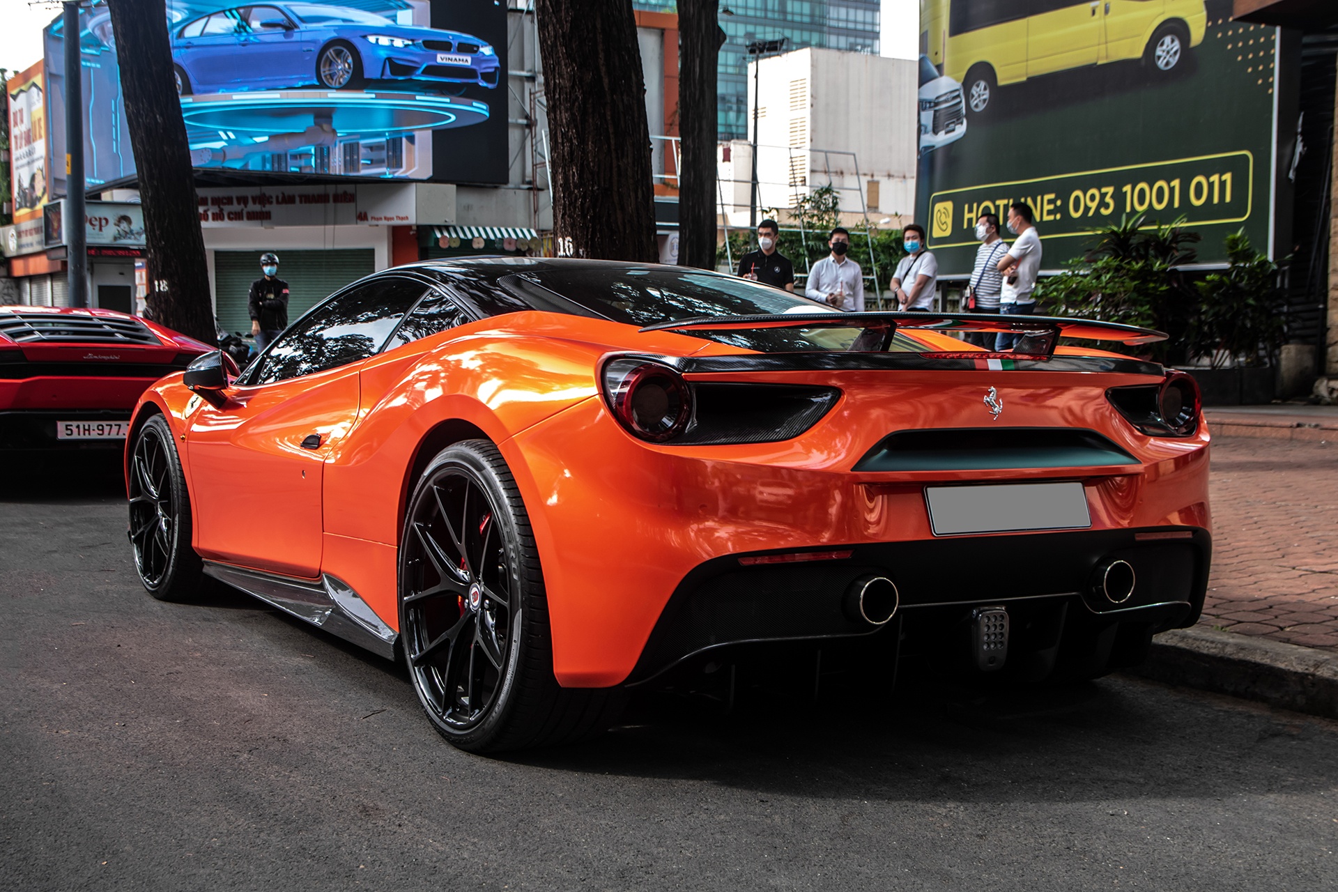 errari 488 GTB cua Hoa hau Ao dai anh 7