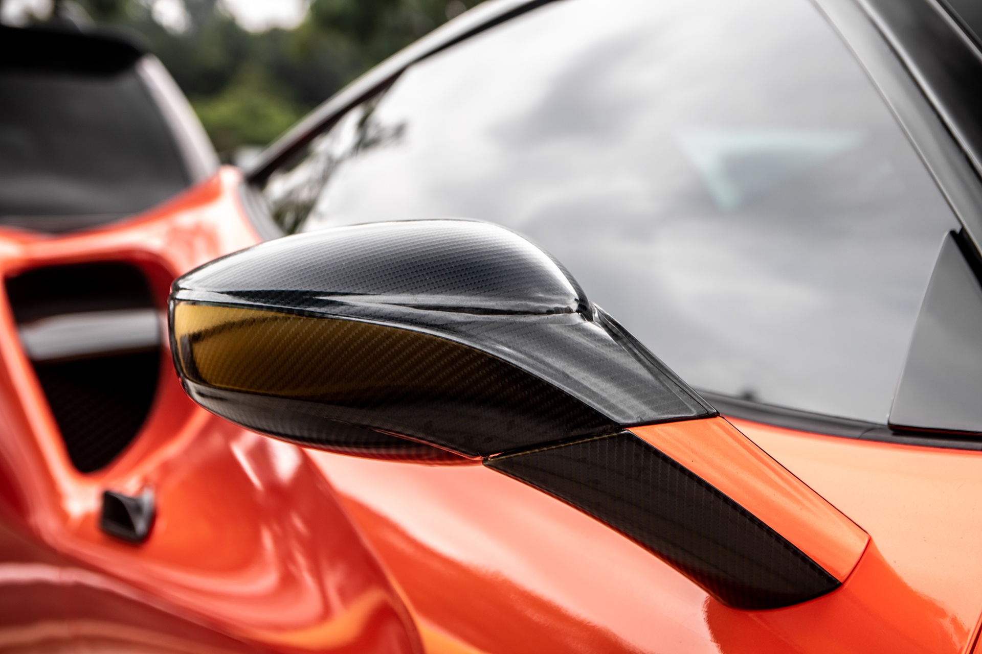 errari 488 GTB cua Hoa hau Ao dai anh 8