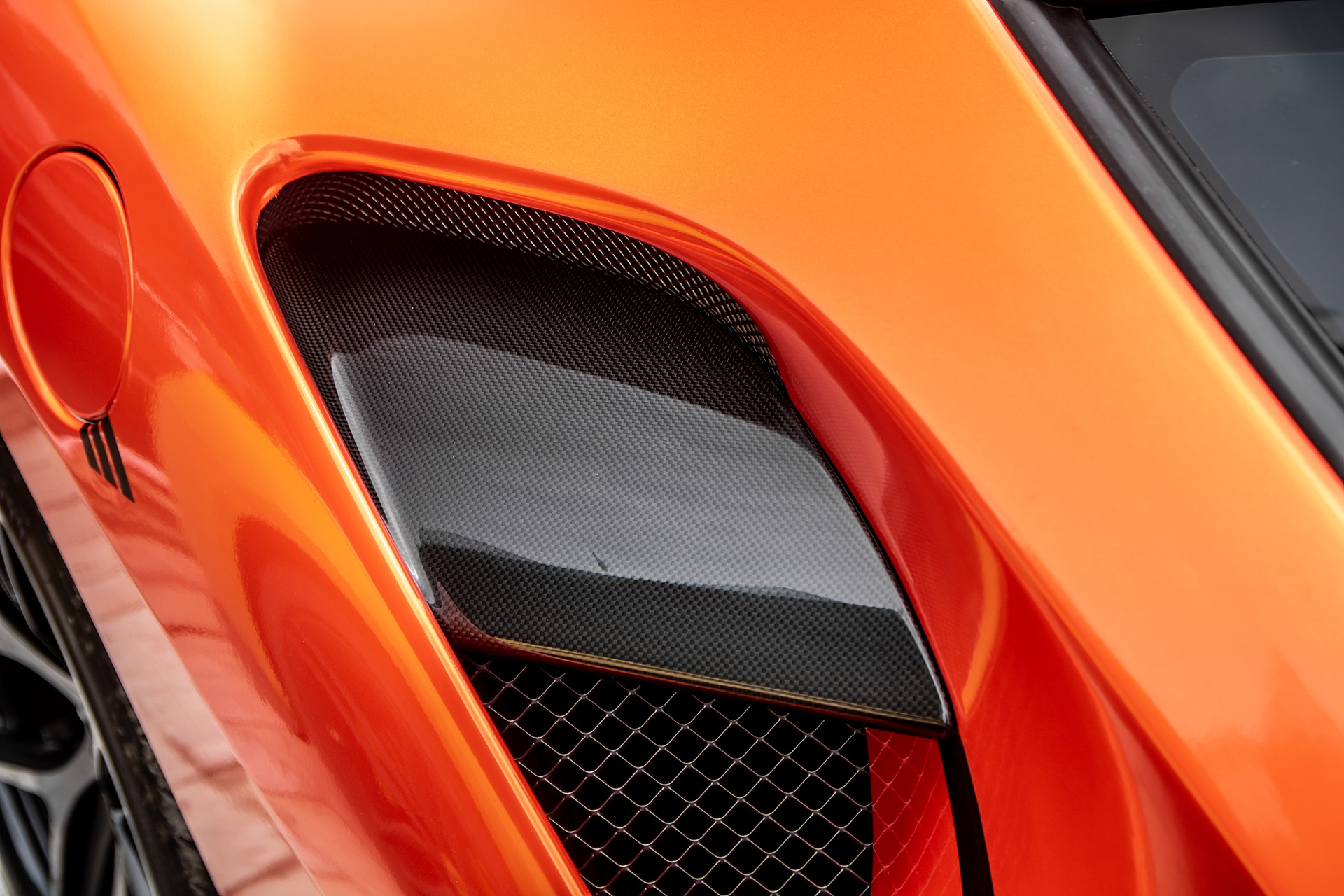 errari 488 GTB cua Hoa hau Ao dai anh 10