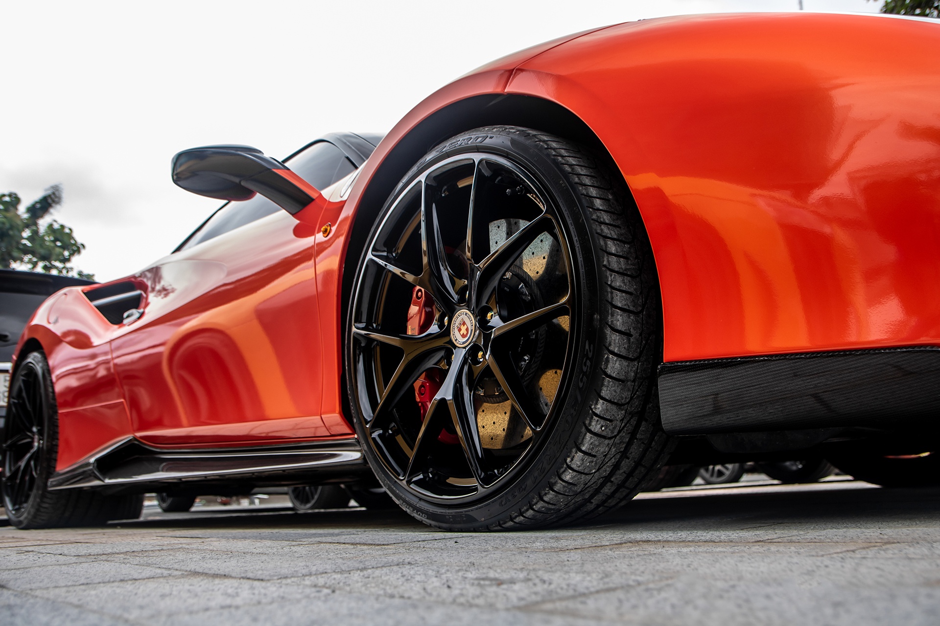 errari 488 GTB cua Hoa hau Ao dai anh 15