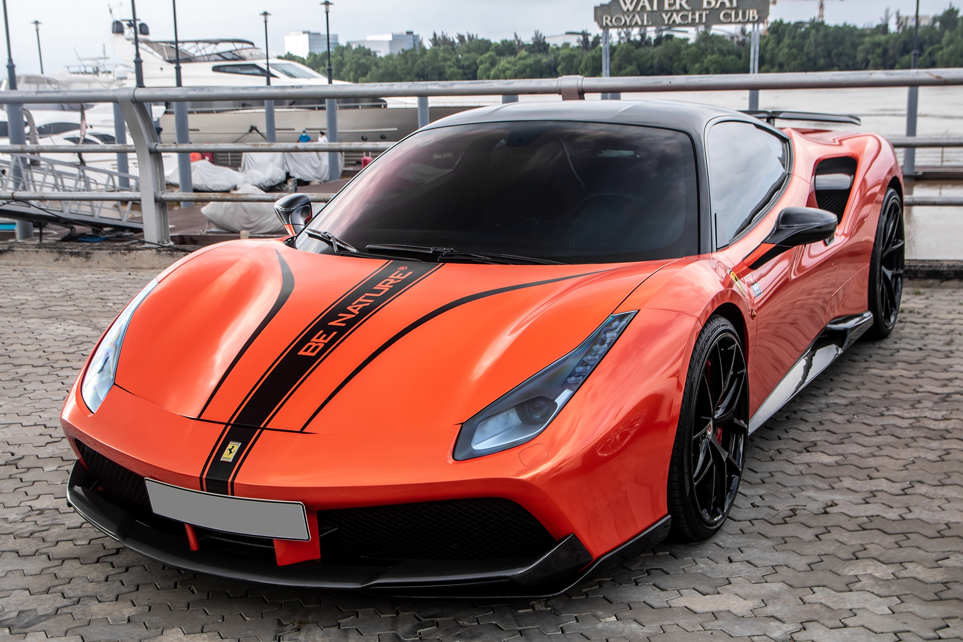 Can canh sieu xe Ferrari 488 GTB do Novitec Rosso hinh anh