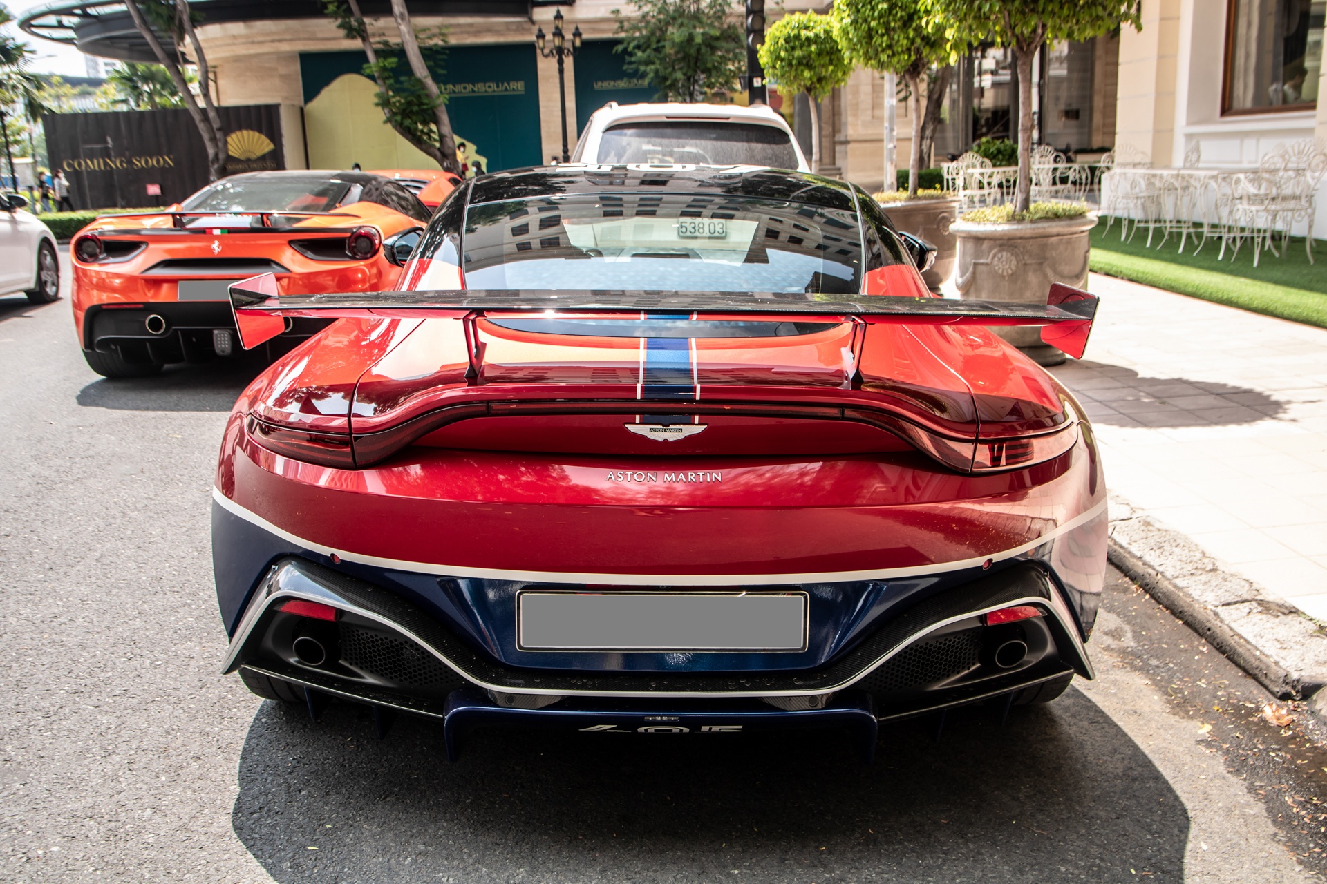 Aston Martin V8 Vantage cua Minh Nhua tai xuat anh 15