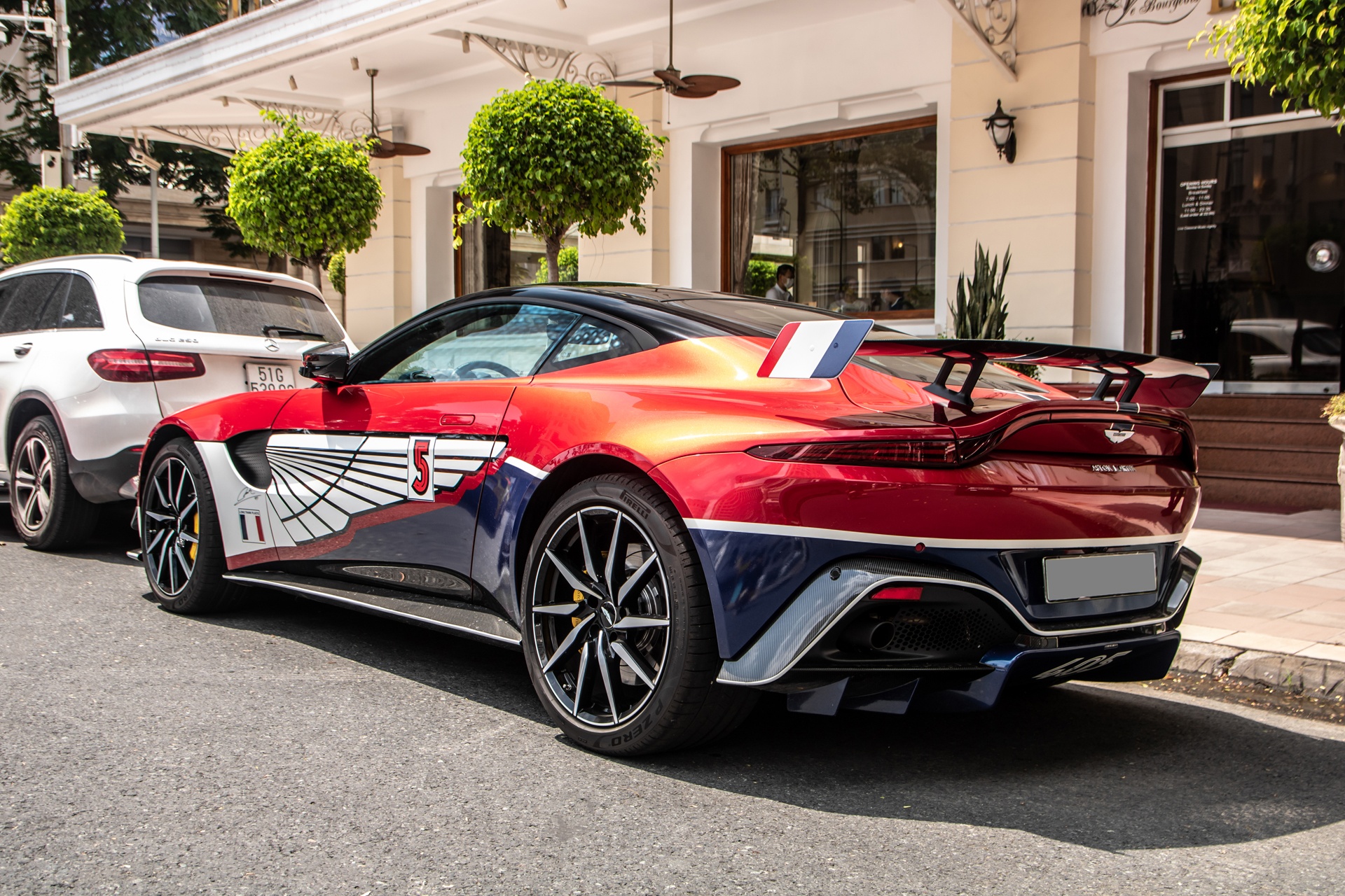 Aston Martin V8 Vantage cua Minh Nhua tai xuat anh 16