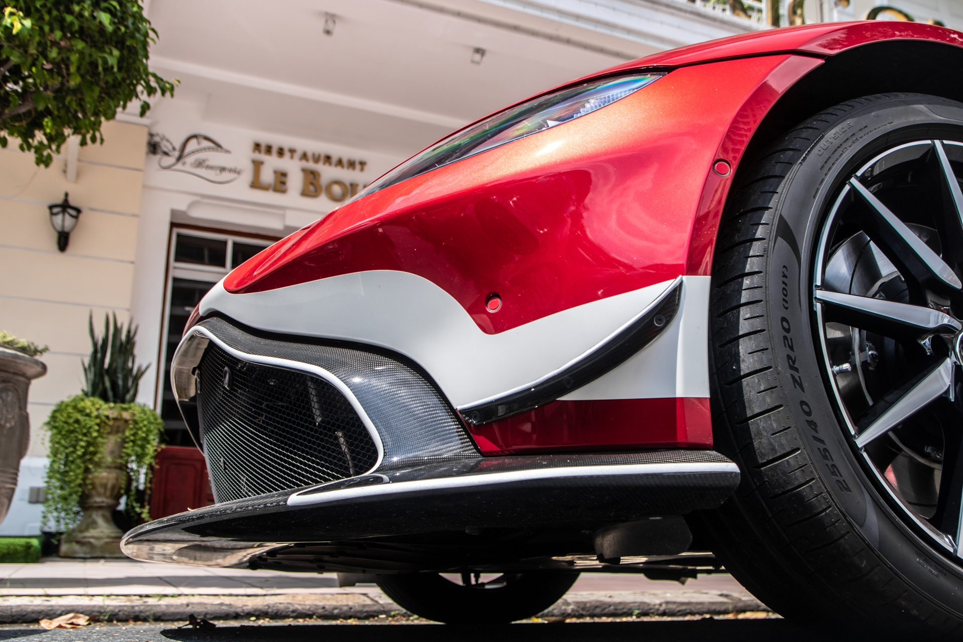 Aston Martin V8 Vantage của Minh Nhựa tái xuất ảnh 5 Aston Martin V8 Vantage cua Minh Nhua tai xuat anh 5