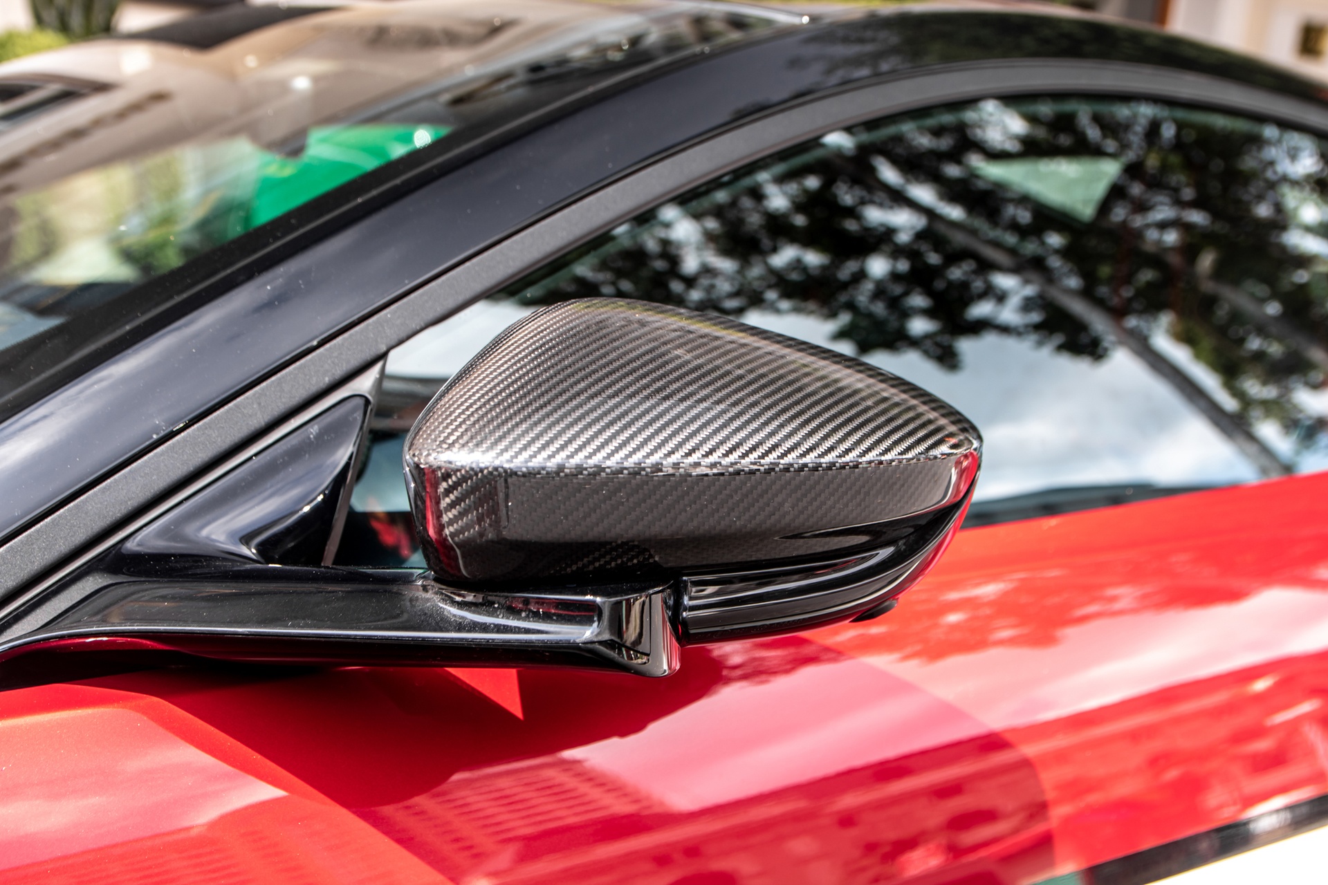 Aston Martin V8 Vantage của Minh Nhựa tái xuất ảnh 6 Aston Martin V8 Vantage cua Minh Nhua tai xuat anh 6