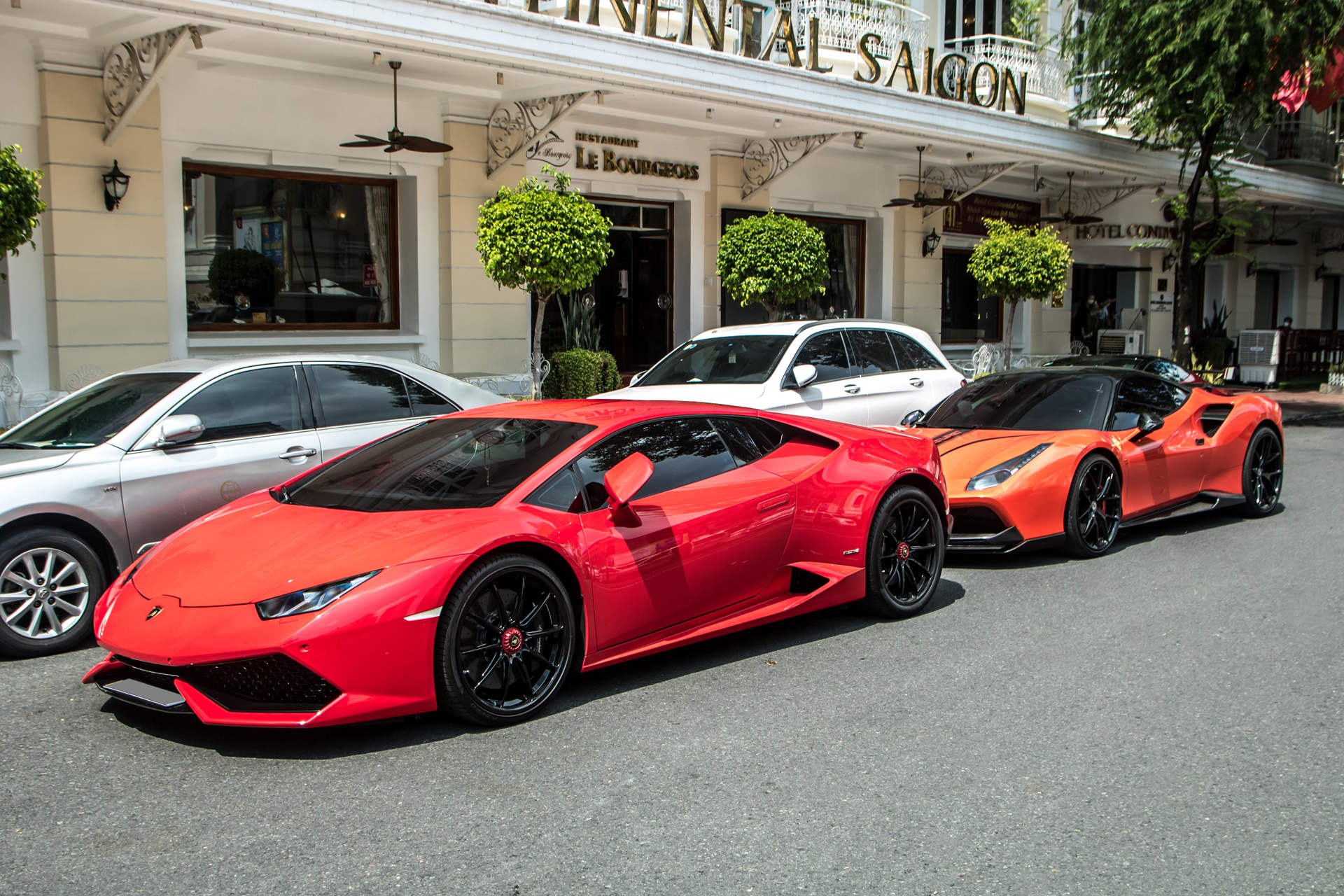 Aston Martin V8 Vantage cua Minh Nhua tai xuat anh 1