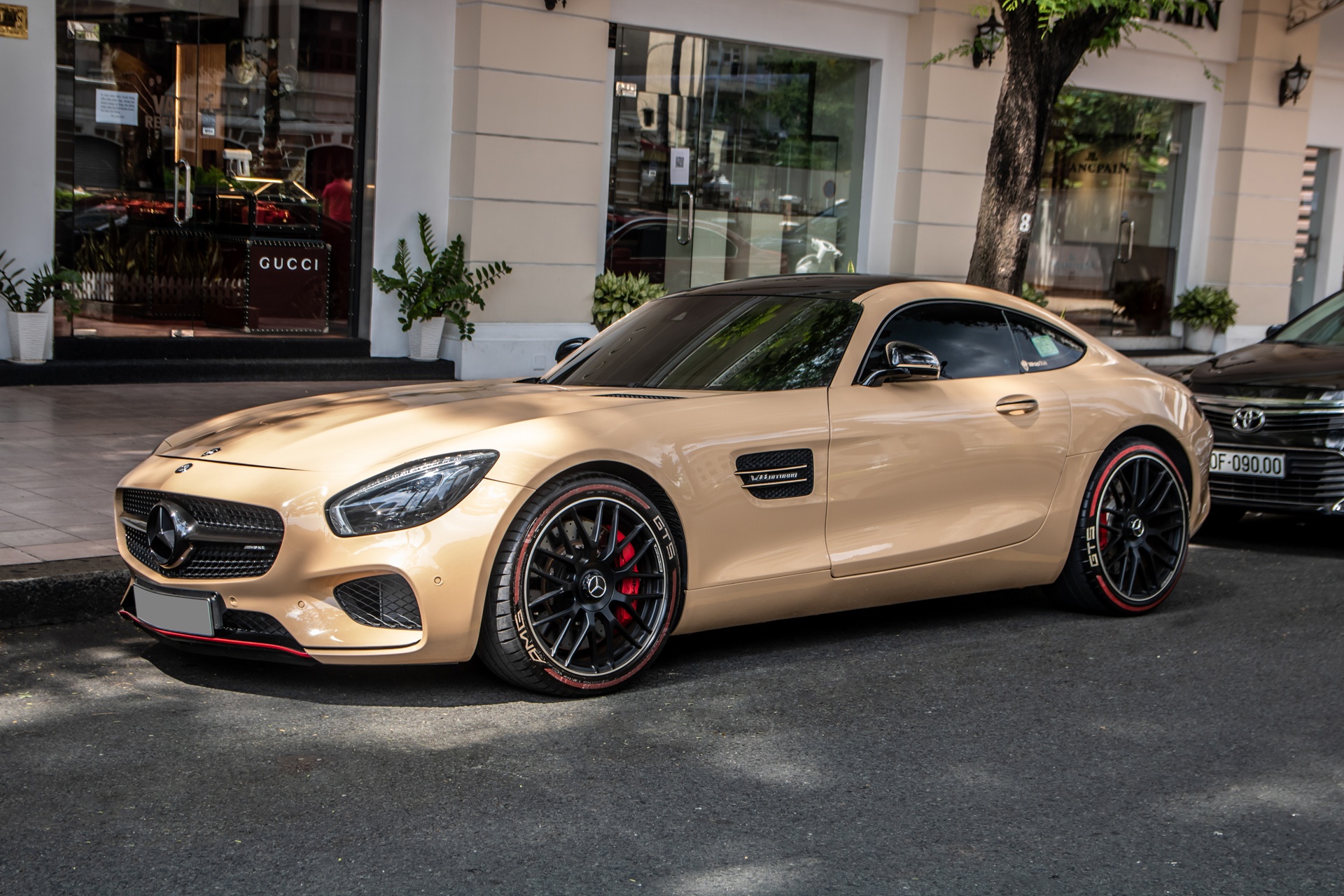 Aston Martin V8 Vantage cua Minh Nhua tai xuat anh 20