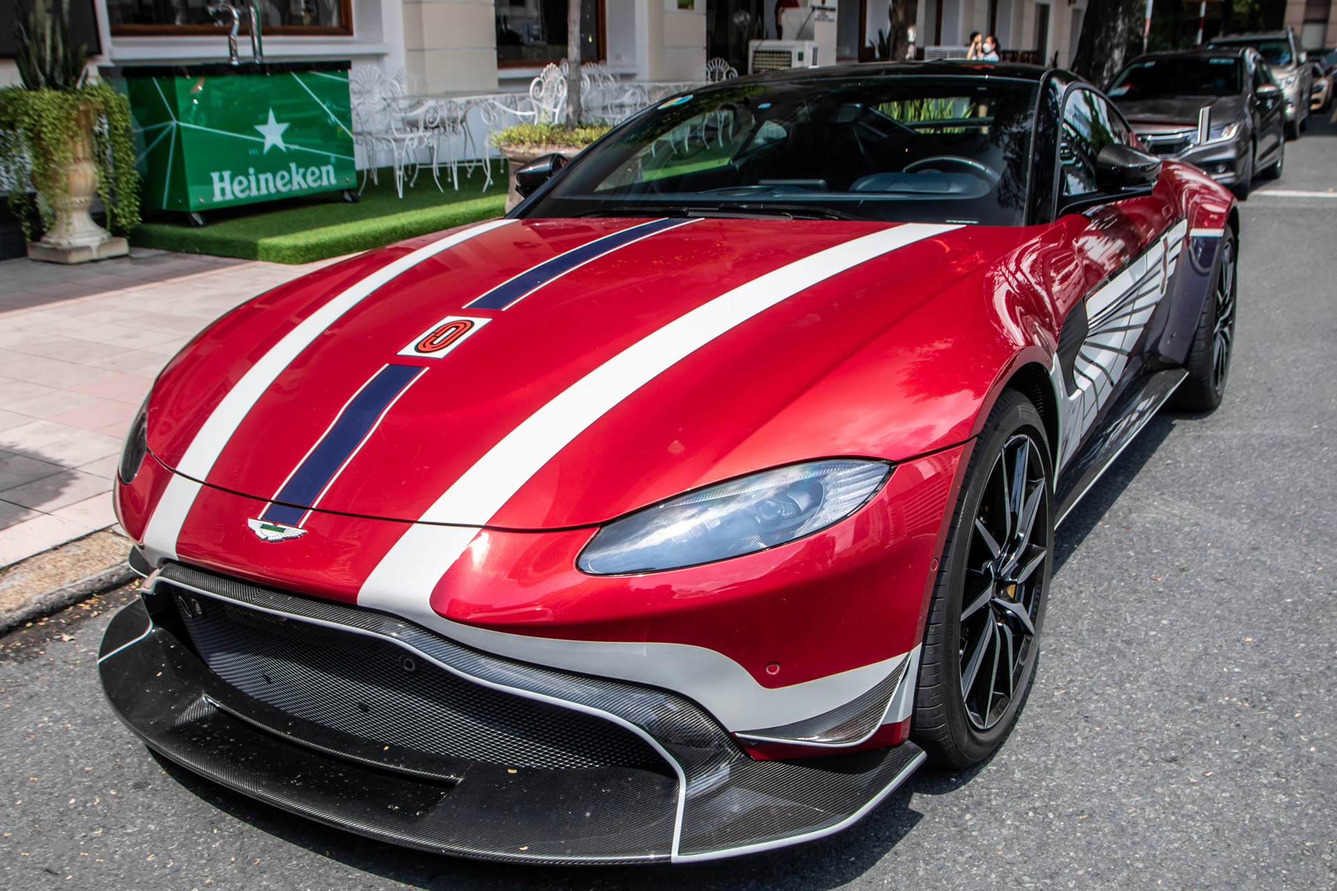 Aston Martin V8 Vantage cua Minh Nhua tai xuat anh 2