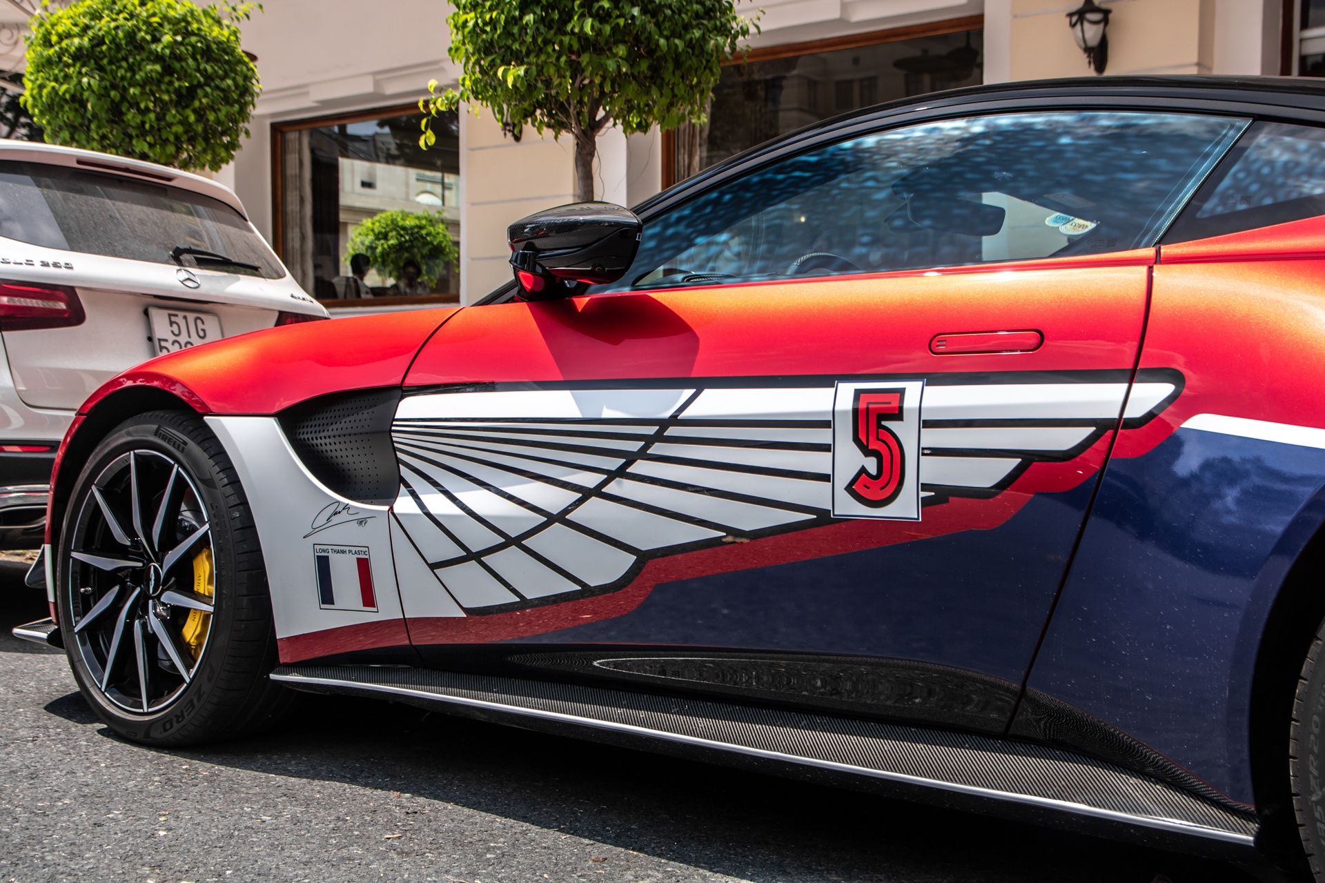 Aston Martin V8 Vantage của Minh Nhựa tái xuất ảnh 12 Aston Martin V8 Vantage cua Minh Nhua tai xuat anh 12