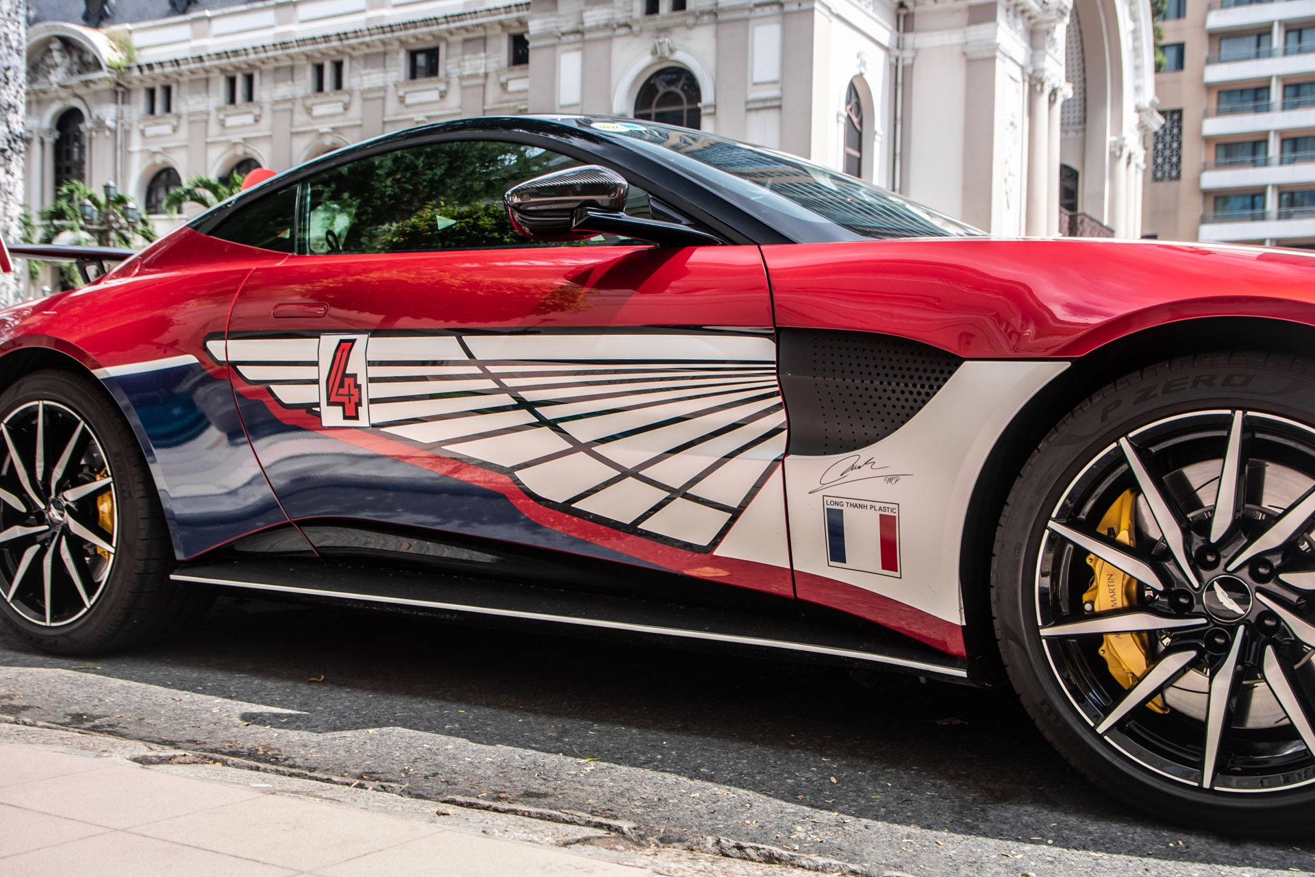 Aston Martin V8 Vantage của Minh Nhựa tái xuất ảnh 10 Aston Martin V8 Vantage cua Minh Nhua tai xuat anh 10