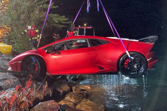 Lamborghini Huracan lao xuong ho nuoc do nham lan cua tai xe tai Ao hinh anh