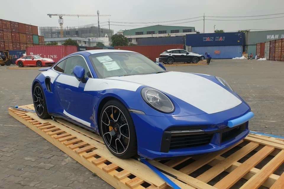 Porsche 911 Turbo S voi mau son hiem xuat hien tai Viet Nam hinh anh