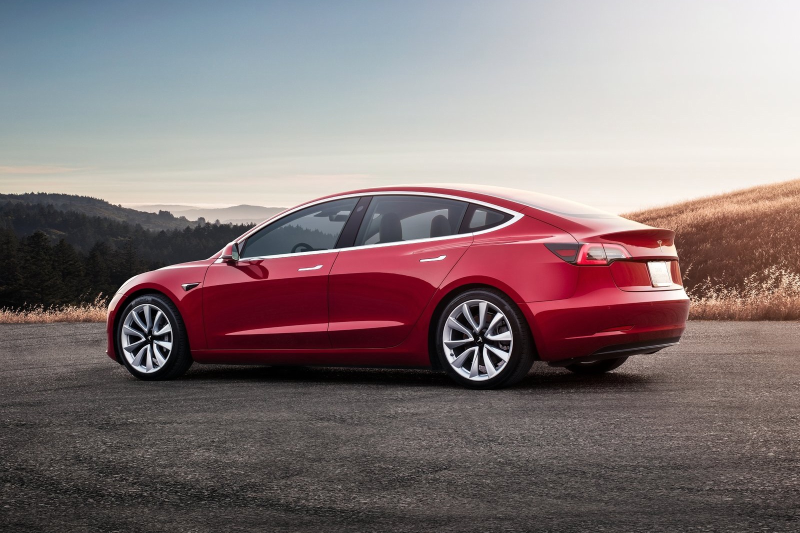 Uber cung cap 50.000 xe Tesla cho tai xe, san sang thoi dai oto dien hinh anh
