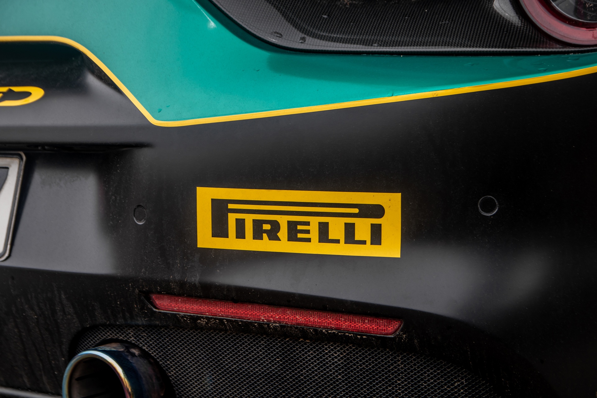 Ferrari 488 GTB khoac ao xe dua anh 13