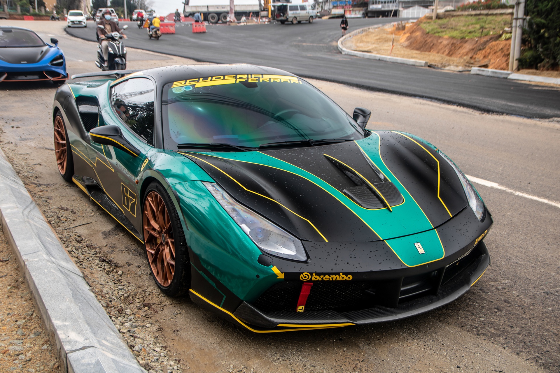 Ferrari 488 GTB khoac ao xe dua anh 15