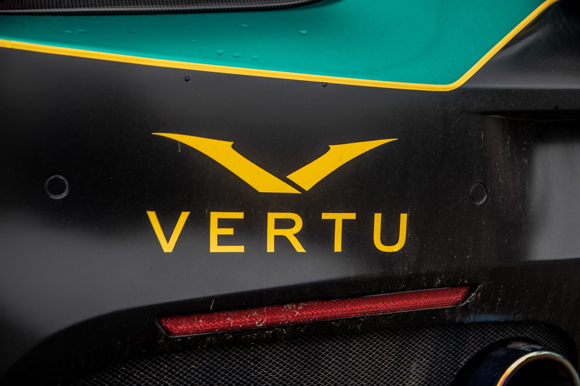 Ferrari 488 GTB khoac ao xe dua anh 11