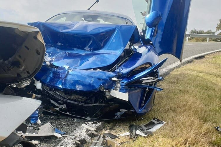 Lan dau tien sieu xe McLaren Artura gap tai nan hinh anh