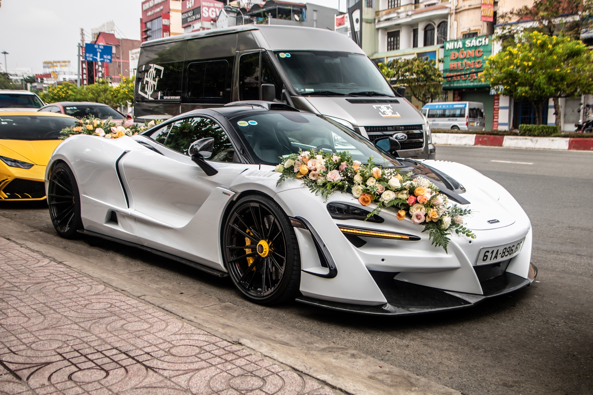 McLaren 720S N-Largo cùng dàn siêu xe rước dâu ảnh 4 McLaren 720S N-Largo cung dan sieu xe ruoc dau anh 4