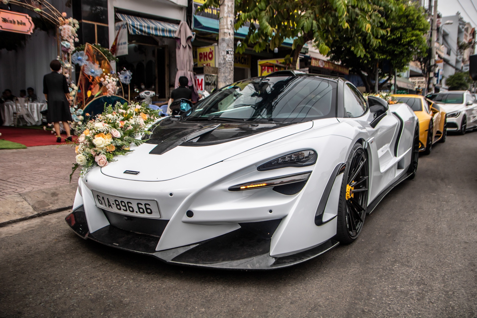 McLaren 720S N-Largo cùng dàn siêu xe rước dâu ảnh 5 McLaren 720S N-Largo cung dan sieu xe ruoc dau anh 5