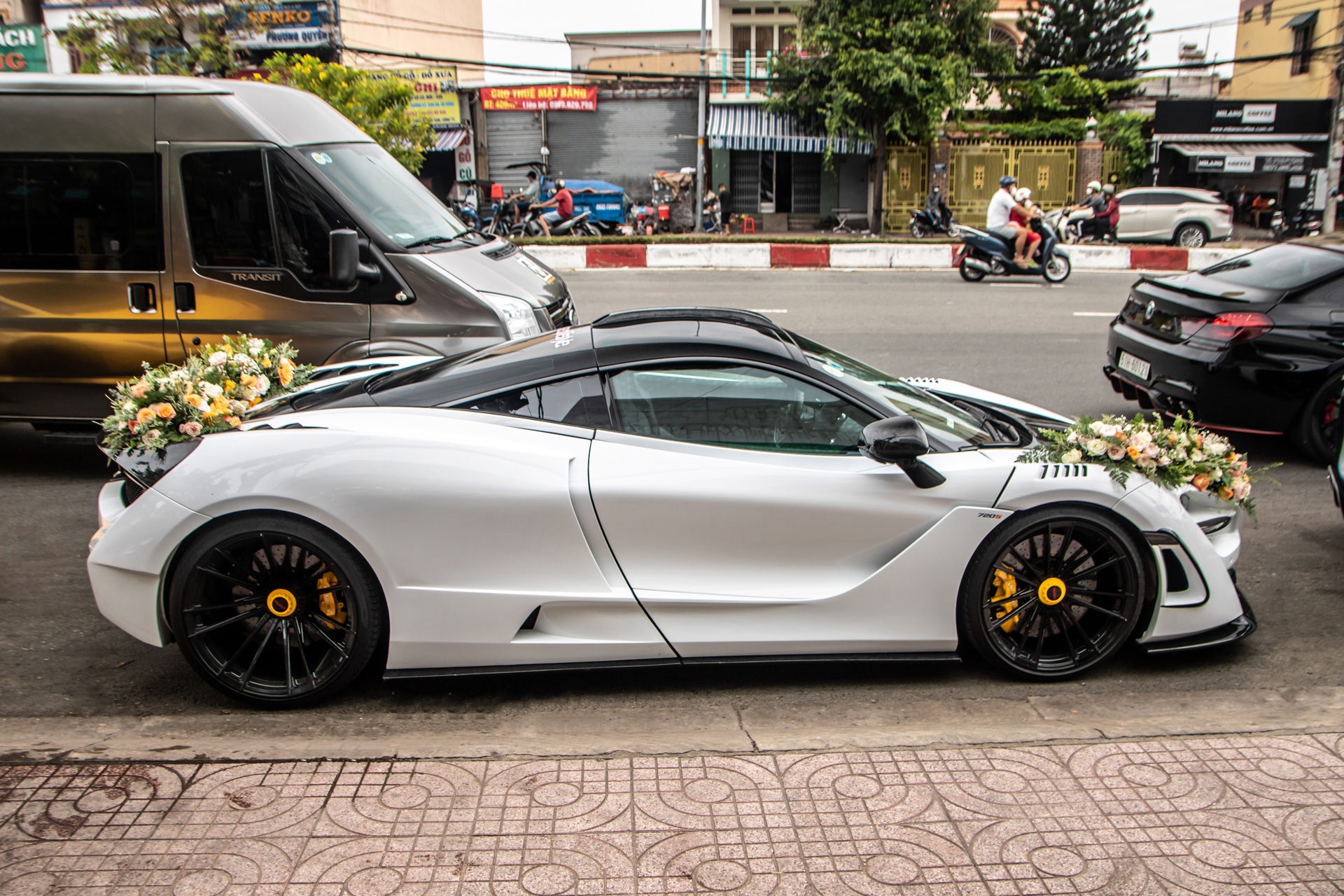 McLaren 720S N-Largo cùng dàn siêu xe rước dâu ảnh 14 McLaren 720S N-Largo cung dan sieu xe ruoc dau anh 14